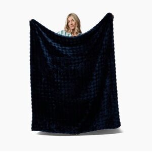 Hythe Bubble Blanket Navy NWT